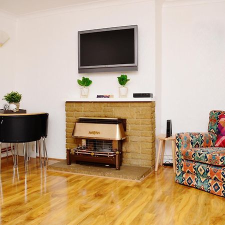 33Sm Dreams Unlimited Serviced Accommodation- Staines - Heathrow Stanwell Eksteriør billede