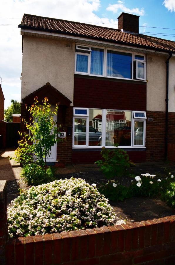 33Sm Dreams Unlimited Serviced Accommodation- Staines - Heathrow Stanwell Eksteriør billede