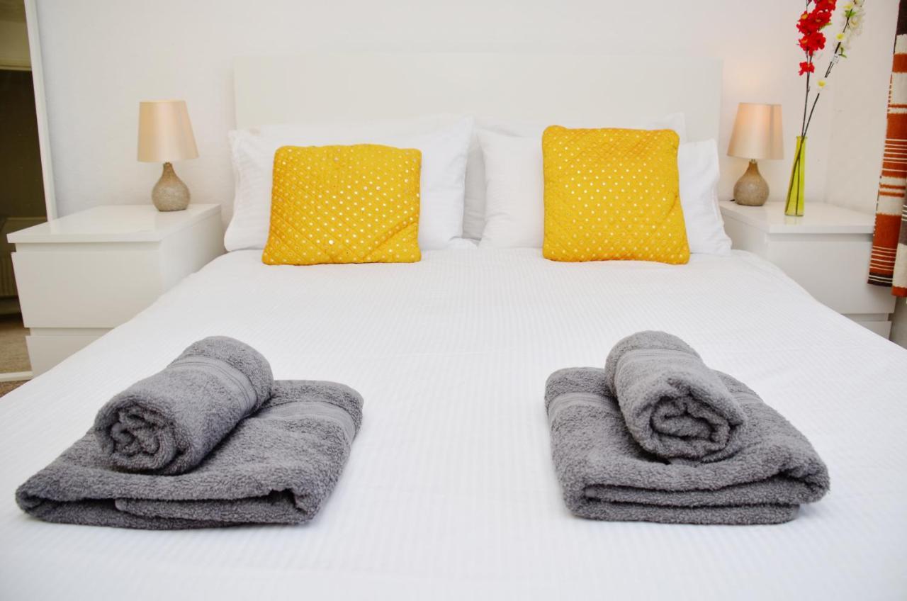 33Sm Dreams Unlimited Serviced Accommodation- Staines - Heathrow Stanwell Eksteriør billede