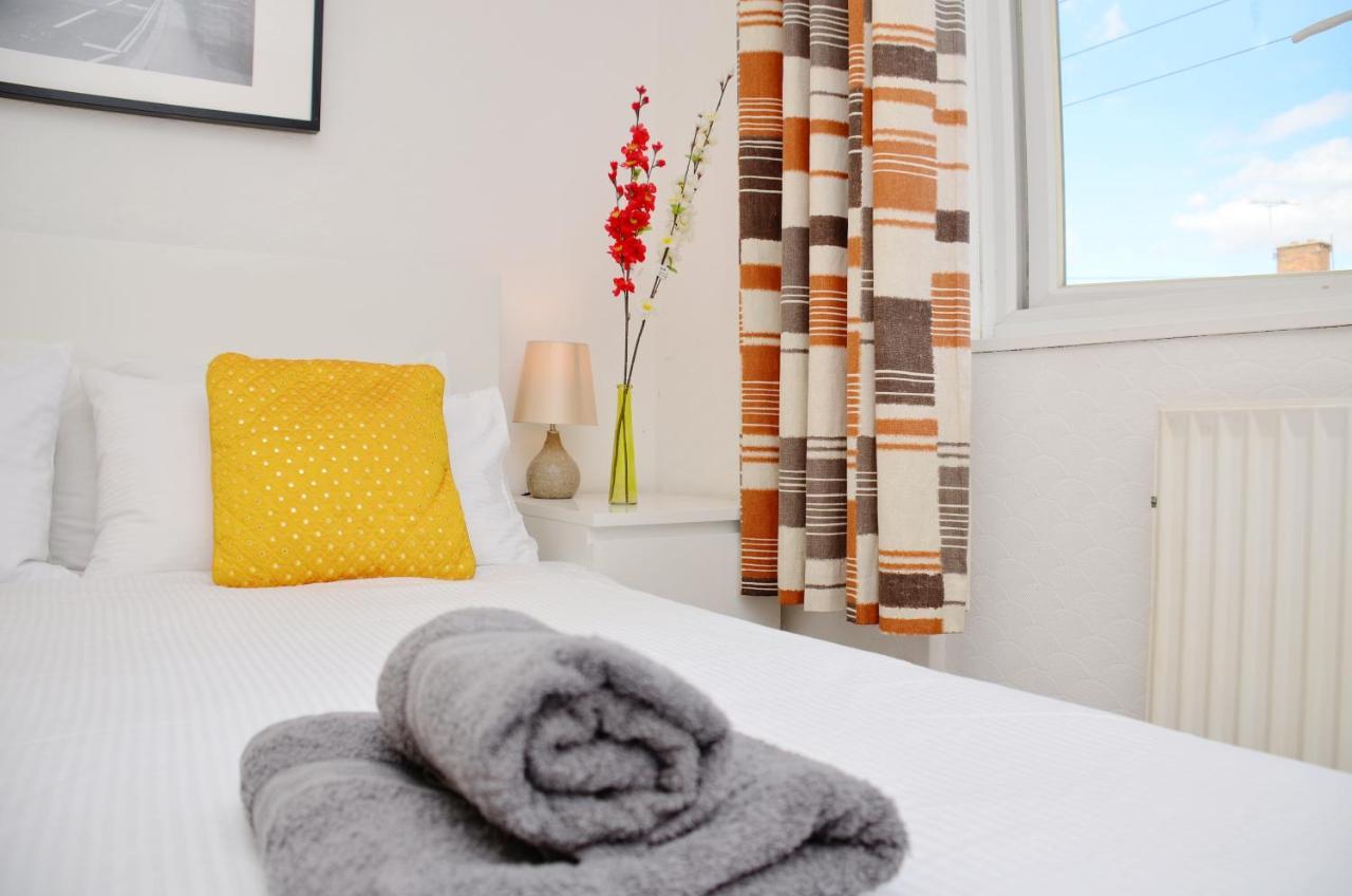 33Sm Dreams Unlimited Serviced Accommodation- Staines - Heathrow Stanwell Eksteriør billede