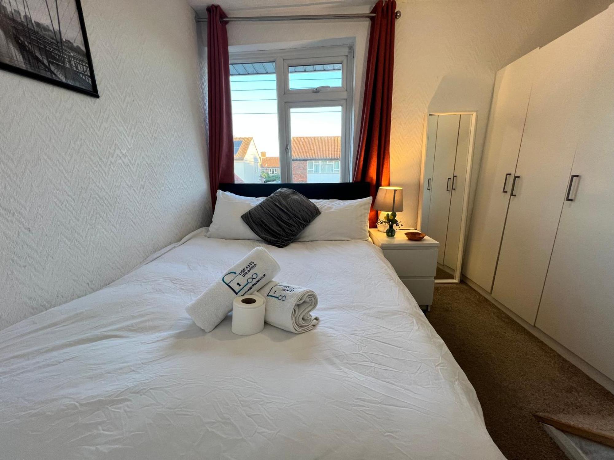 33Sm Dreams Unlimited Serviced Accommodation- Staines - Heathrow Stanwell Eksteriør billede