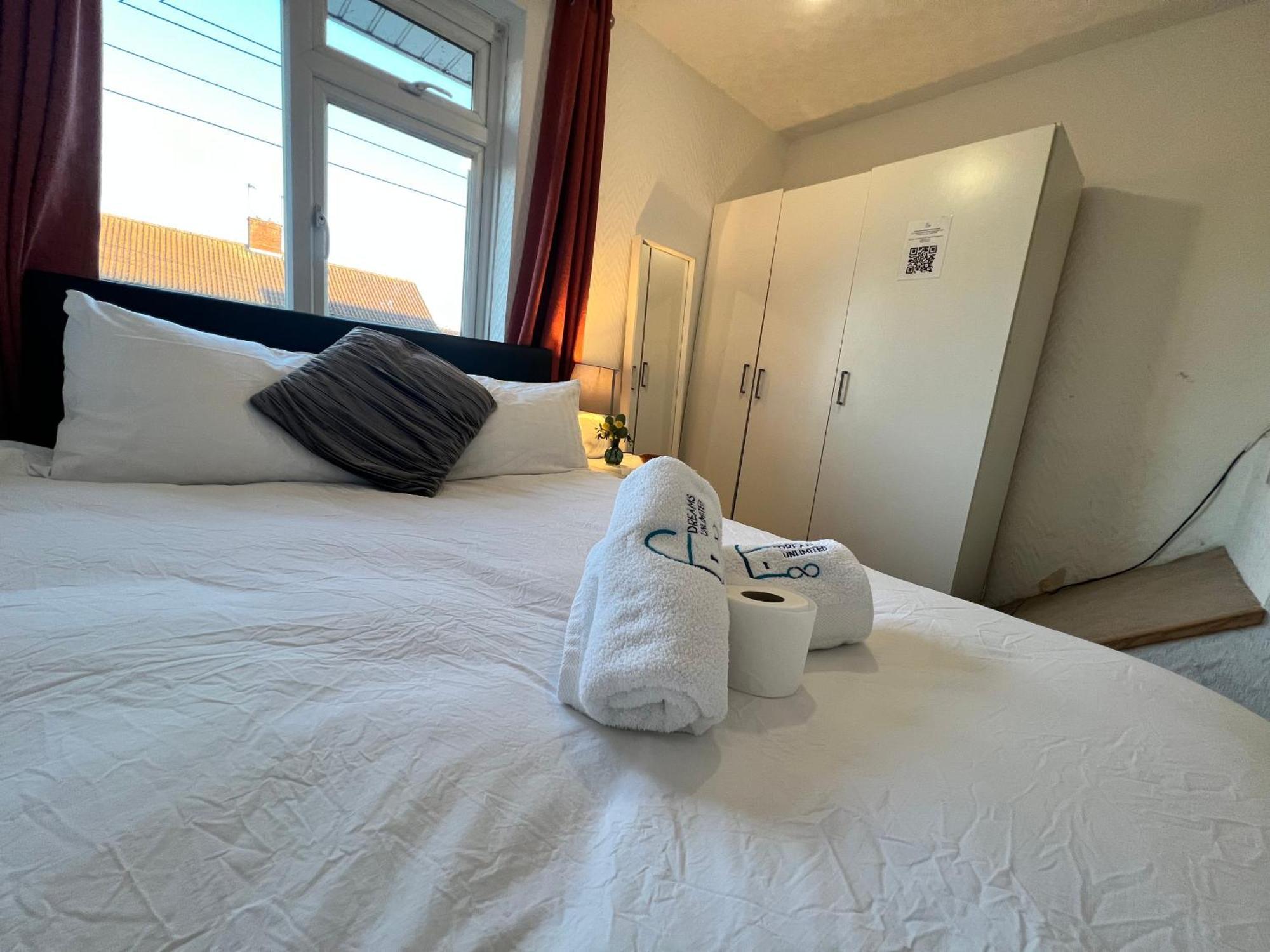 33Sm Dreams Unlimited Serviced Accommodation- Staines - Heathrow Stanwell Eksteriør billede