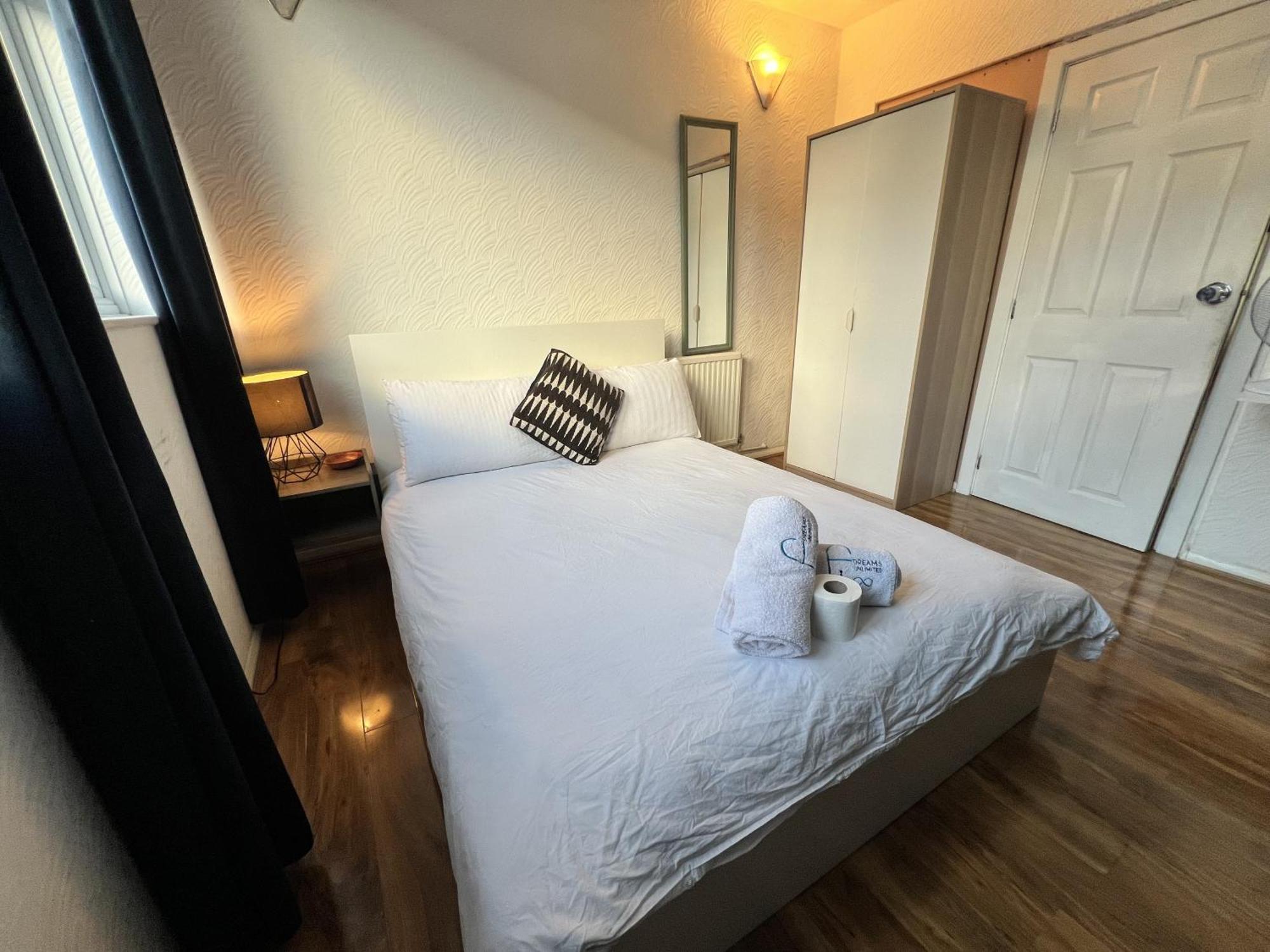 33Sm Dreams Unlimited Serviced Accommodation- Staines - Heathrow Stanwell Eksteriør billede